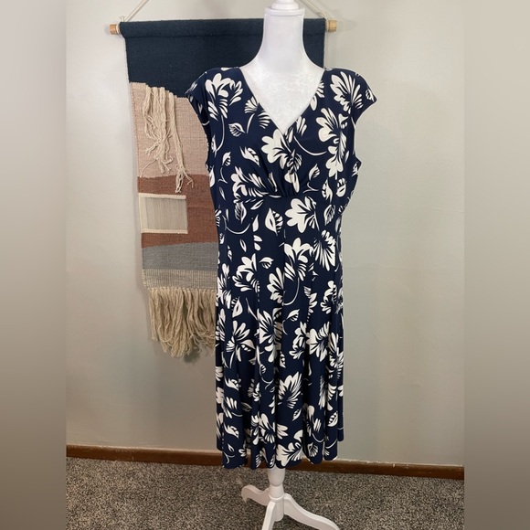 Lauren Ralph Lauren Dresses & Skirts - Lauren Ralph Lauren Black & White Floral V Neck Cap Sleeve Midi Dress Size 14